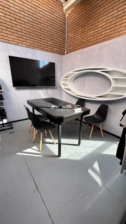 Showroom Oakley: projeto realizado para a Essilor — 6
